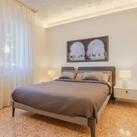 Elegant Executive Flat ,15 Min From Venice, Free Parking Apartman