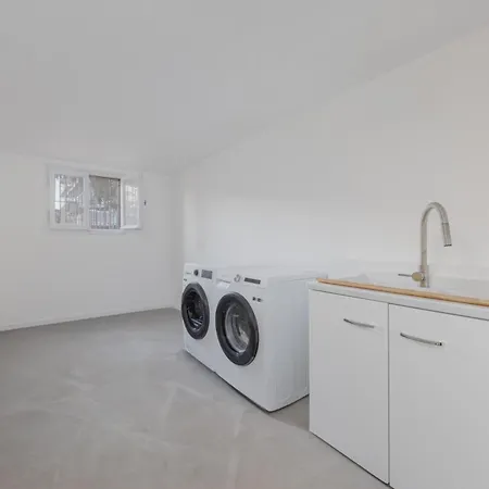 Διαμέρισμα Elegant Executive Flat ,15 Min From Venice, Free Parking