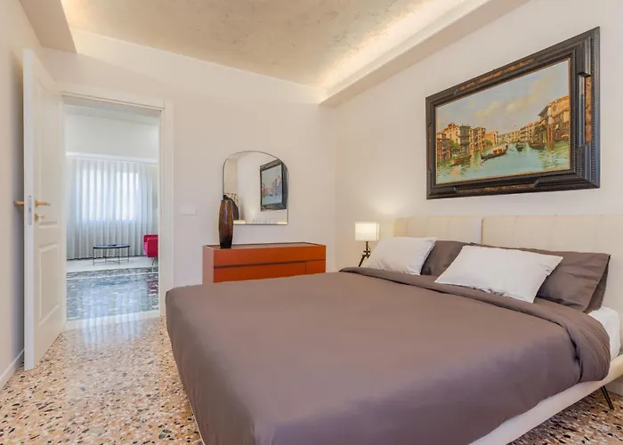 Apartman Elegant Executive Flat ,15 Min From Venice, Free Parking