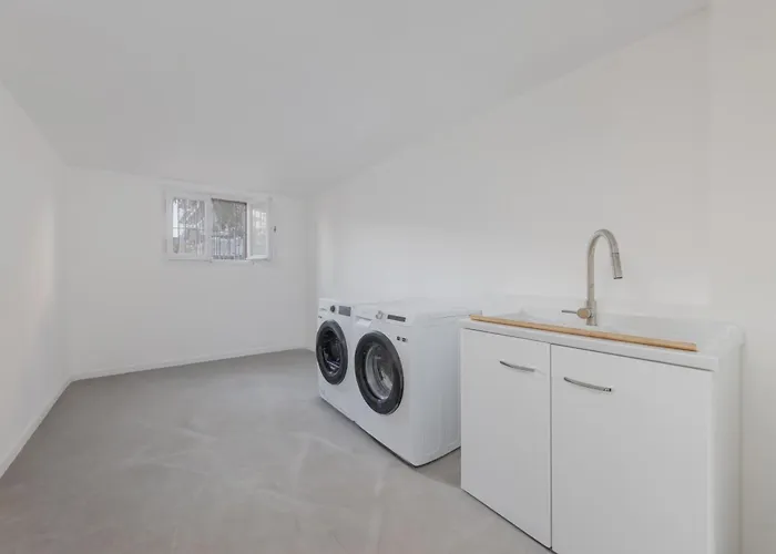 Apartman Elegant Executive Flat ,15 Min From Venice, Free Parking